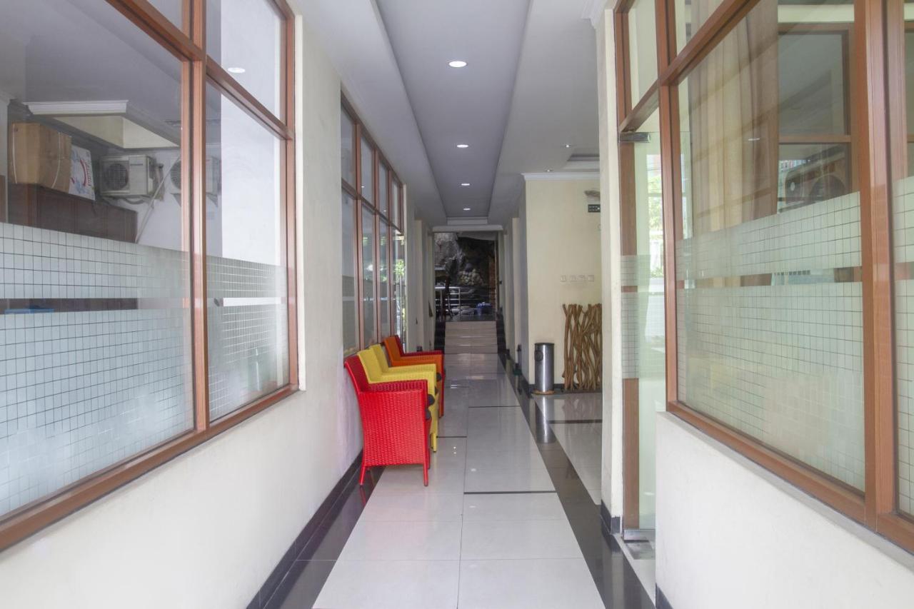 Hotel Oyo 3894 Karunia Muslim Syariah Yakarta Exterior foto