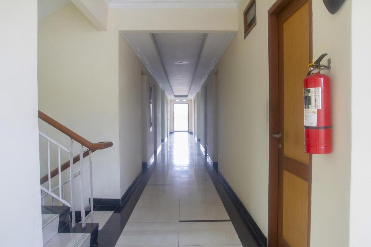Hotel Oyo 3894 Karunia Muslim Syariah Yakarta Exterior foto