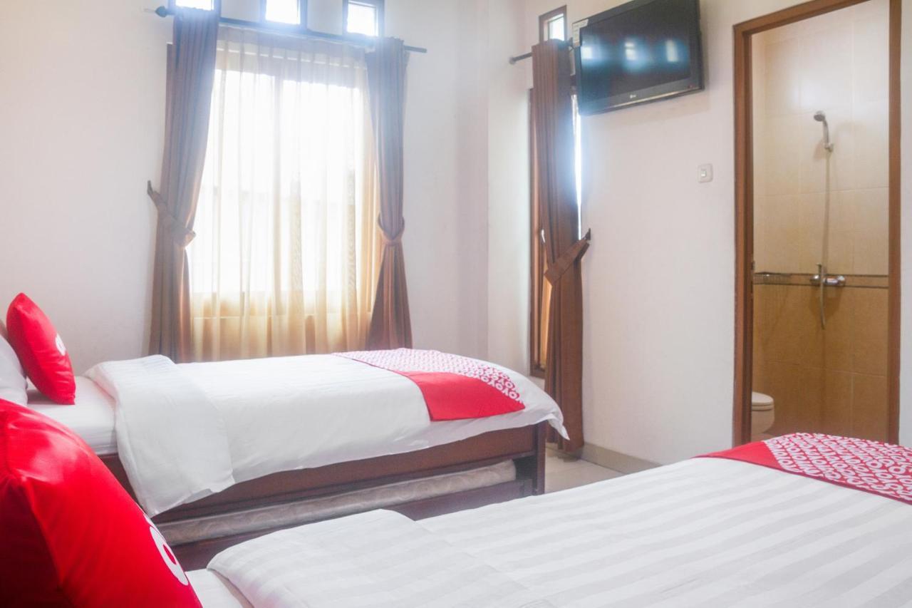 Hotel Oyo 3894 Karunia Muslim Syariah Yakarta Exterior foto