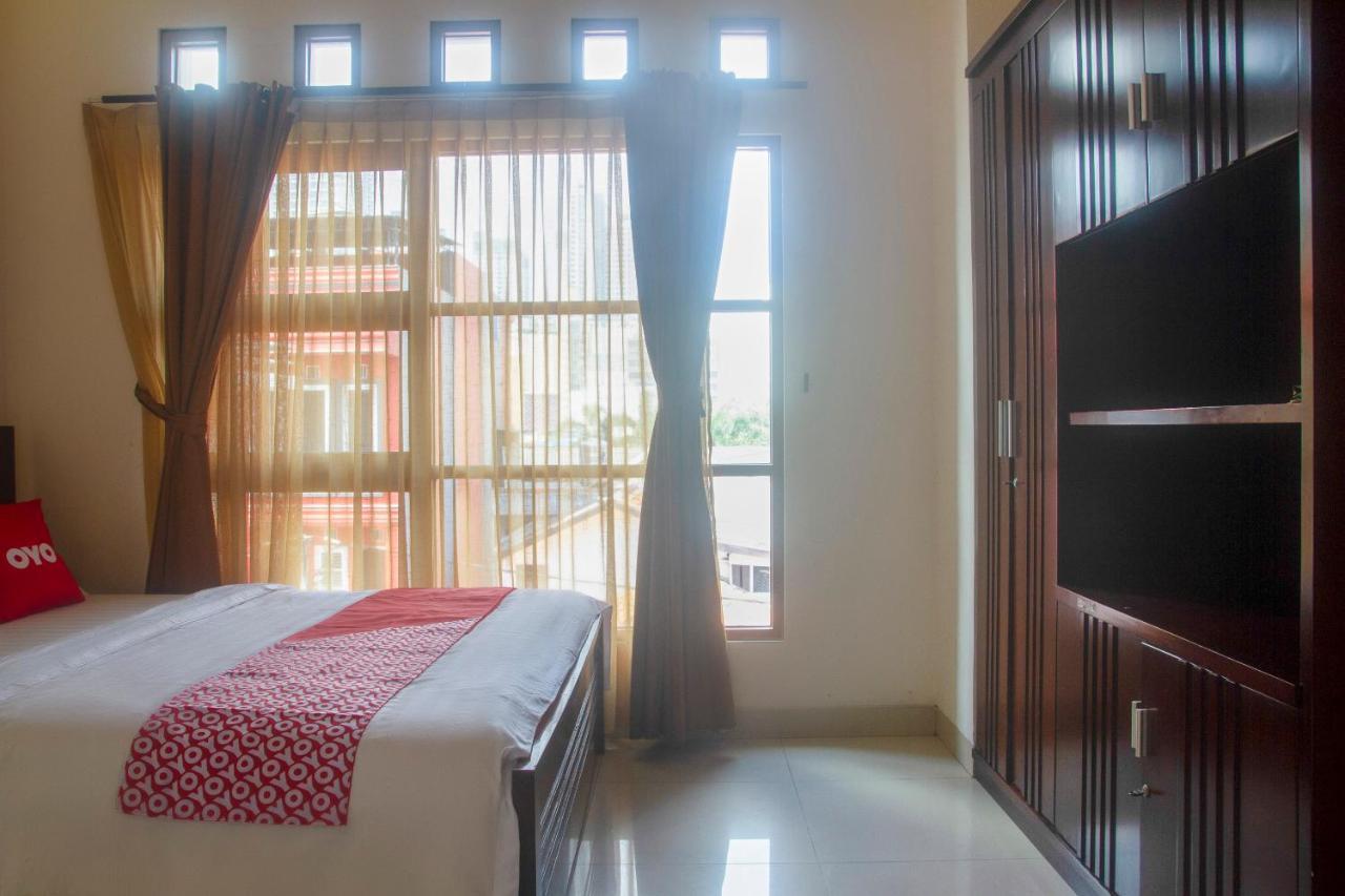 Hotel Oyo 3894 Karunia Muslim Syariah Yakarta Exterior foto