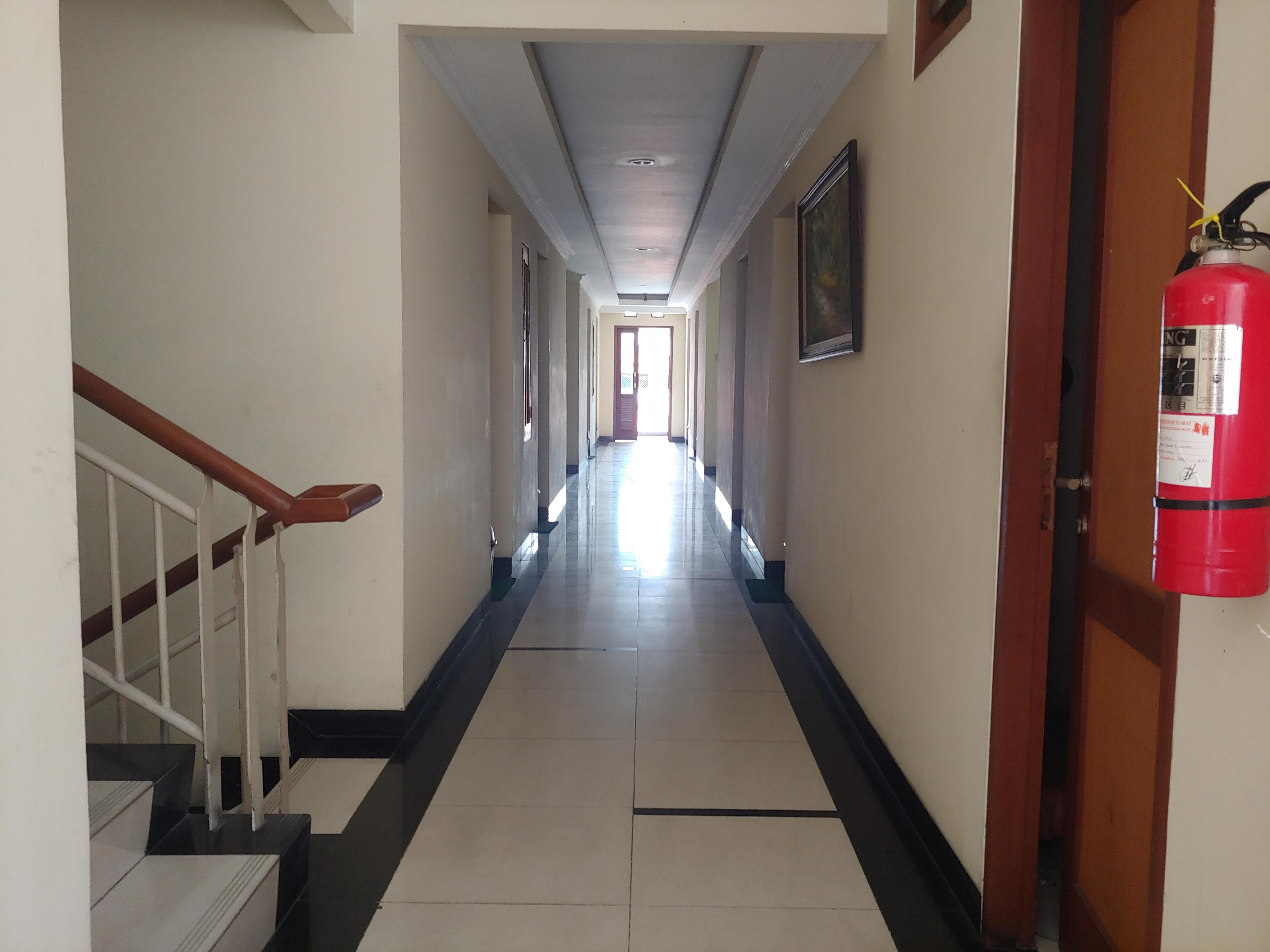 Hotel Oyo 3894 Karunia Muslim Syariah Yakarta Exterior foto