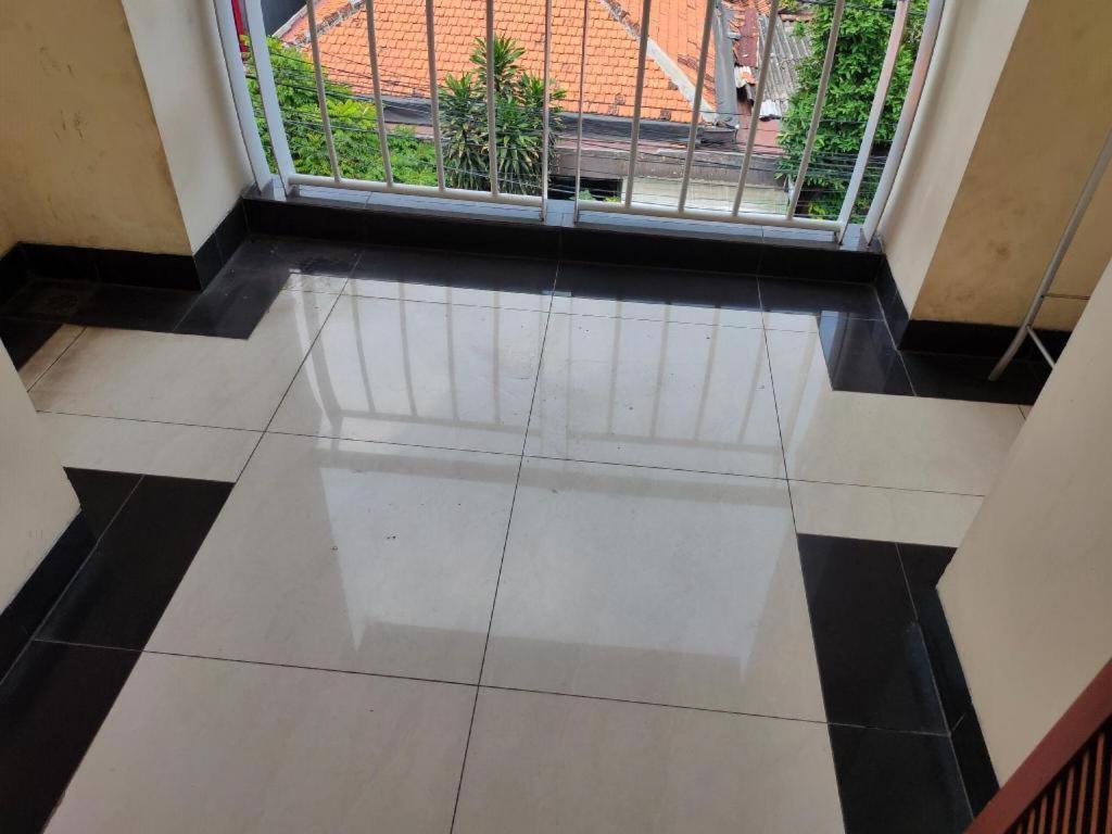 Hotel Oyo 3894 Karunia Muslim Syariah Yakarta Exterior foto